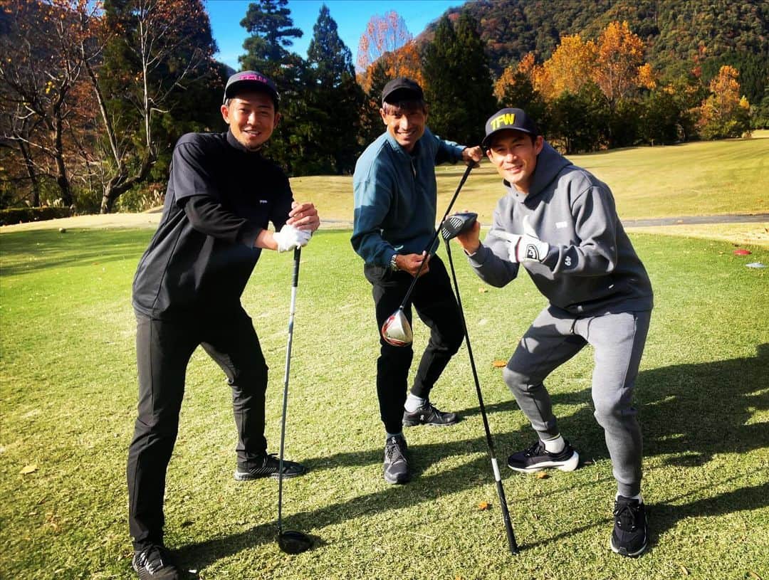 のインスタグラム：「FC岐阜ゴルフ納会⛳️  #誰が1番うまいでしょう」