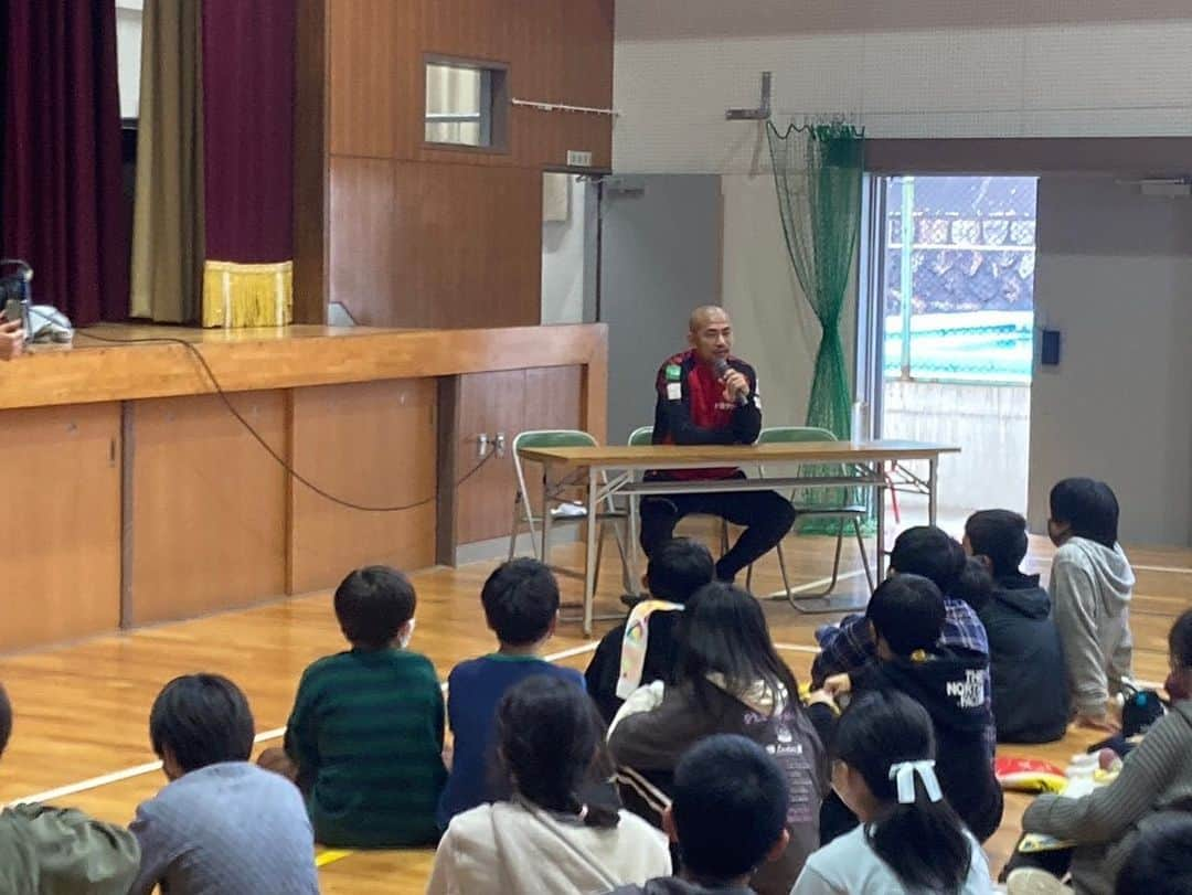 吉田豊さんのインスタグラム写真 - (吉田豊Instagram)「先日、小学校で「夢」をテーマにお話しさせていただきました‼︎ みんな真剣に聞いてくれて僕にとっても素晴らしい時間となりました。 #grampus#family」12月1日 18時14分 - inoshishi_yutaka