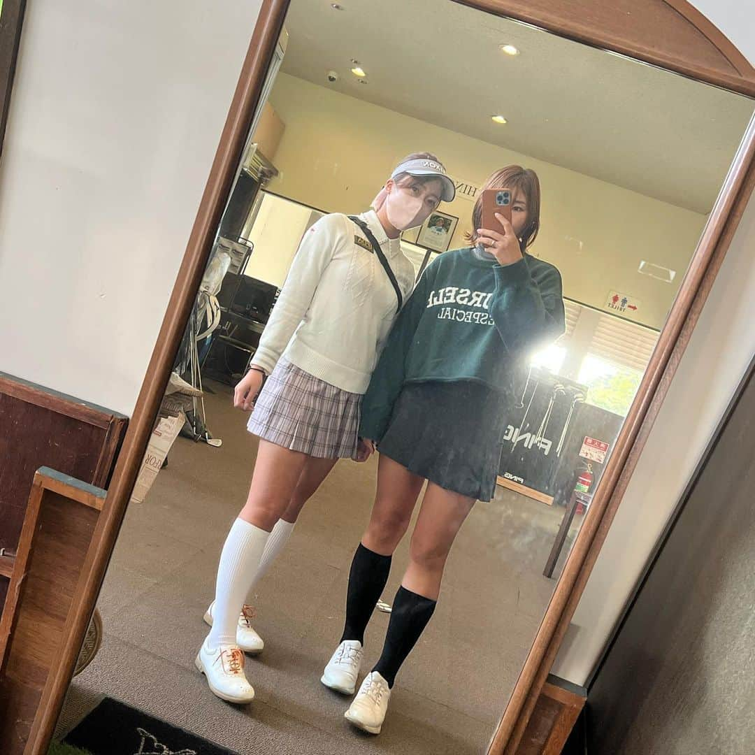 杉山美帆さんのインスタグラム写真 - (杉山美帆Instagram)「さきちゃん　@saki_oshio  と宮崎合宿〜😆初フェニックス🏝 楽しかった🤤朝練で芝から100球打ちました🤣⛳️  プリーツスカートがチェック柄でさきちゃんと、色違いみたいだったけど、写真じゃあまり分からないや🤣  12月もゴルフ合宿も楽しみ過ぎる🥺  #バイトするならエントリー #全研本社 #myアセット #golf #ゴルフ #ゴルウェア #ゴルフコーデ」12月1日 19時02分 - mih0_golf