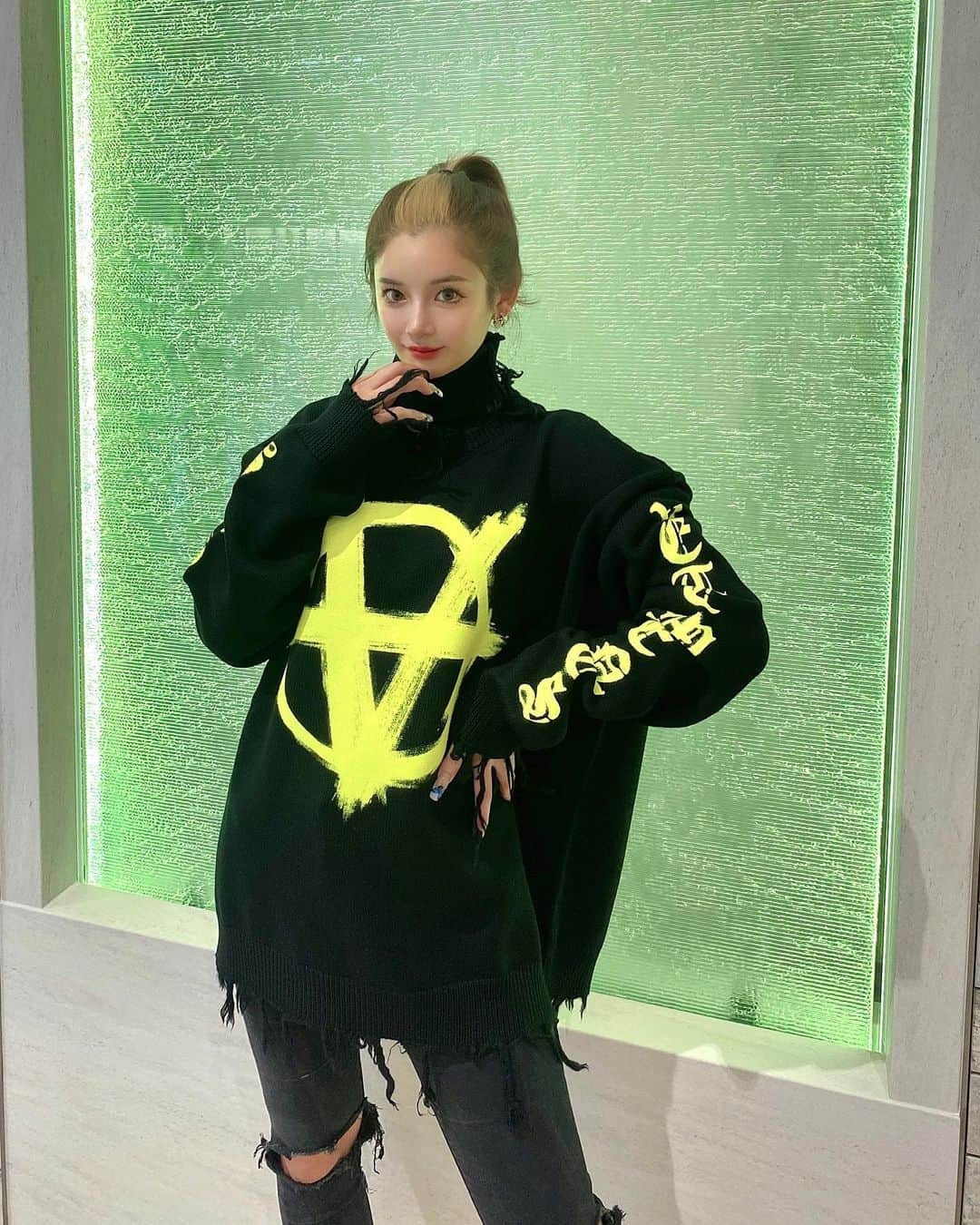 あっすんすんさんのインスタグラム写真 - (あっすんすんInstagram)「. @pourclaire.nagoya  @vetements_official  . #セレクトショップ #セレクトショップ名古屋 #名古屋 #vetements」12月1日 19時06分 - _assunsun_