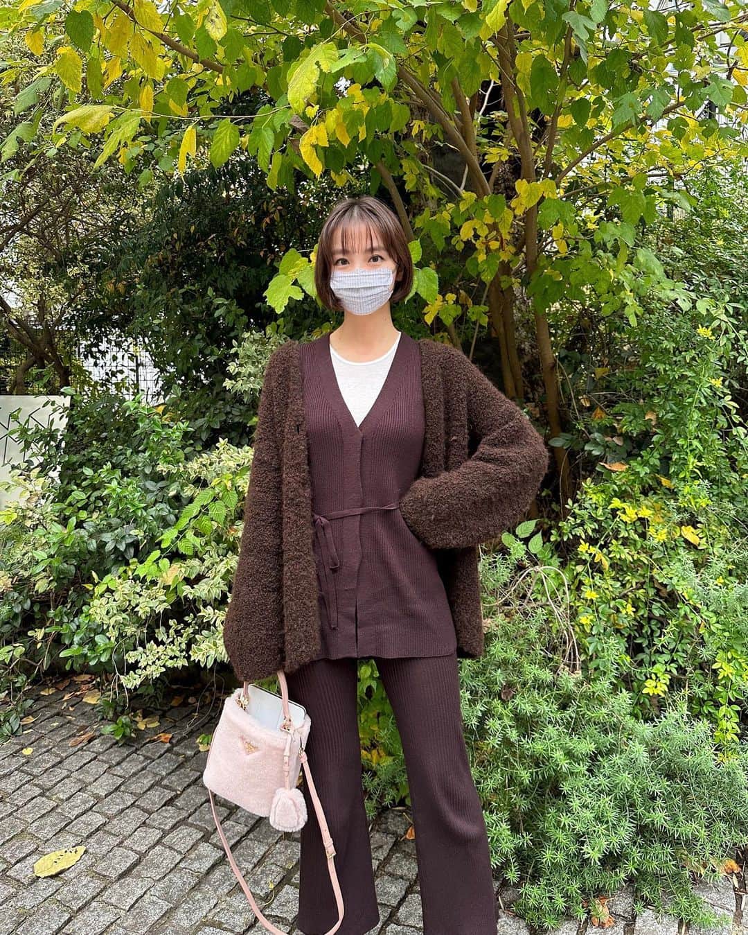 篠田麻里子のインスタグラム：「@privspoonsclub  @michikoooo  ルームウェアだけどめちゃくちゃ快適服😍  #ootd #marikoday」