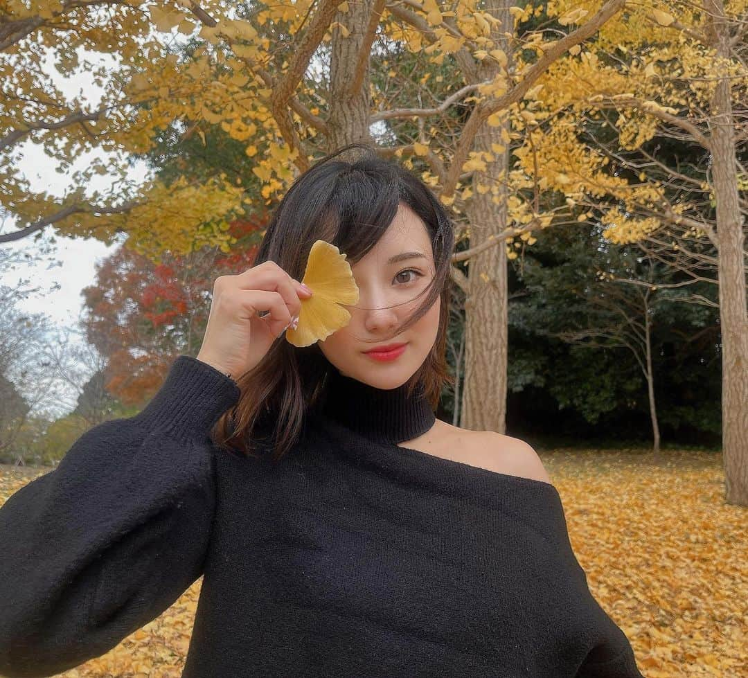 西原愛夏さんのインスタグラム写真 - (西原愛夏Instagram)「紅葉が綺麗でした🍂🍁✨  ✧*̣̩⋆̩ｰｰｰｰｰｰｰｰｰｰｰｰｰｰｰ最新告知ｰｰｰｰｰｰｰｰｰｰｰｰｰｰｰｰｰｰｰｰｰｰ✧*̣̩⋆̩☽  ✩.YouTube  毎週（火）(金) ぐらごる更新中⛳️  ✧*̣̩⋆̩☽⋆ｰｰｰｰｰｰｰｰｰｰｰｰｰその他ｰｰｰｰｰｰｰｰｰｰｰｰｰｰｰｰｰｰｰｰｰｰ✧*̣̩⋆̩☽⋆゜  🥀アパレルブランド M collection R (@m.collection2020 ) 👙エレアリーナイトブラモデル ♥ オフィシャルファンクラブ 月額750円 💕LINEスタンプ『歯科衛生士アイドル西原愛夏』発売中 📸YouTube ｢まなかちゃんねる｣  📷YouTube「ゴルフとコーチと私」 🕊Twitter＆TikTokやってます✨  ✧*̣̩⋆̩☽⋆ｰｰｰｰｰｰｰｰｰｰｰｰｰｰｰｰｰｰｰｰｰｰｰｰｰｰｰｰｰｰｰｰｰｰｰｰ✧*̣̩⋆̩☽⋆゜  #西原愛夏#歯科衛生士#現役歯科衛生士  #歯科衛生士タレント#歯科#白衣#タレント#グラビア#アイドル#女優#コスプレ#Cosplay#talent#Japaneseidol #japanesegirl#dentalhygienist #탤런트#아이돌 #치과위생사 #치과 #日本女星#天赋#偶像#アパレルブランド#アパレルオーナー#McollectionR#プロデュースブランド」12月1日 19時23分 - manakanishihara