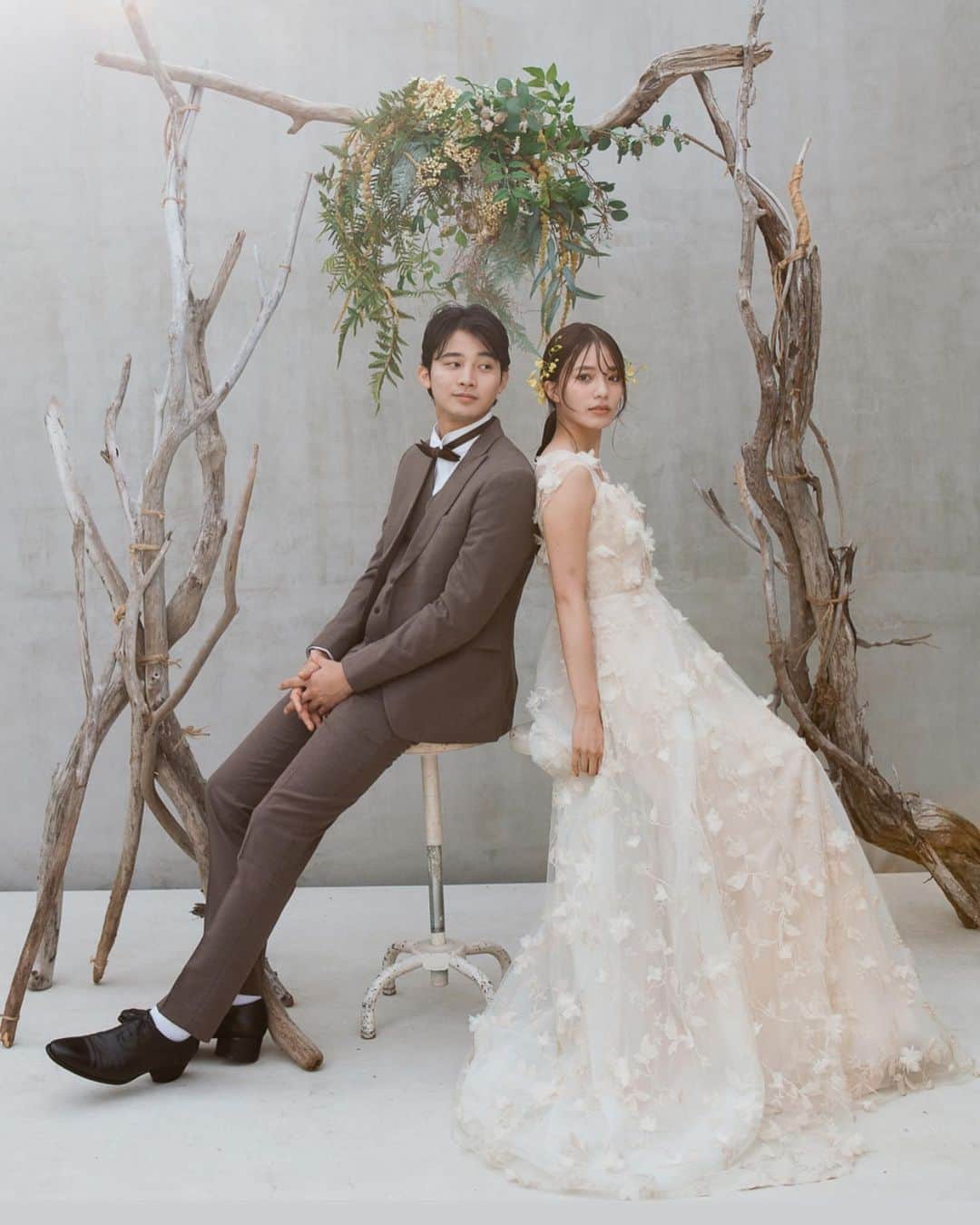 河野麻里のインスタグラム：「・ ・ オススメ @dupo_wedding   愛犬とも📸🥺❤️  hairmake させて頂きました♡ ・ ・ #マリhair #浜松市」