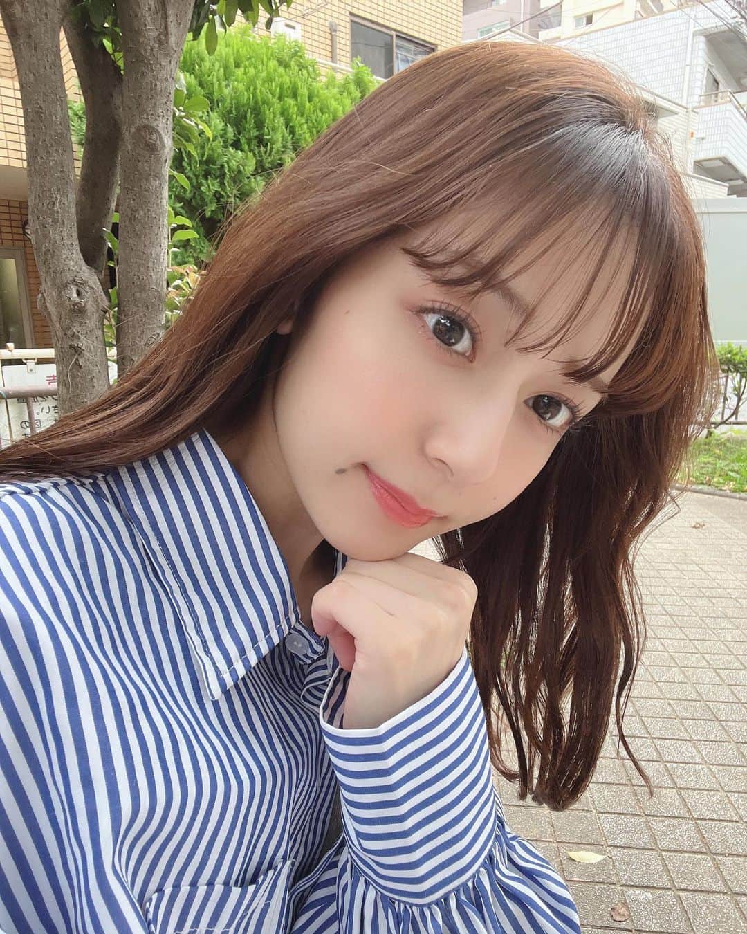 瑞季のインスタグラム：「.  今年も残り一ヶ月‥！ 頑張りましょう🎄  ◎お知らせ です  ごっこ倶楽部初長編作品 『アンガージュマン』 藤堂冴子役 出演させていただいています👀  斬新で新鮮で 刺激的な撮影の日々でした ◡̈  前編はTikTokにて随時更新中、 後編は12/10の先行試写会後 配信予定です📹  既にTikTokに上がっているものにも 登場していますので 是非最初からご覧ください🙏🏻✨     #12月 #師走 #お知らせ #情報解禁 #ごっこ倶楽部 #アンガージュマン #TikTok  #ごっこ倶楽部初長編作品 #瑞季   写真は #クランクイン の日のものと TikTokにあがっているサムネ 📸」