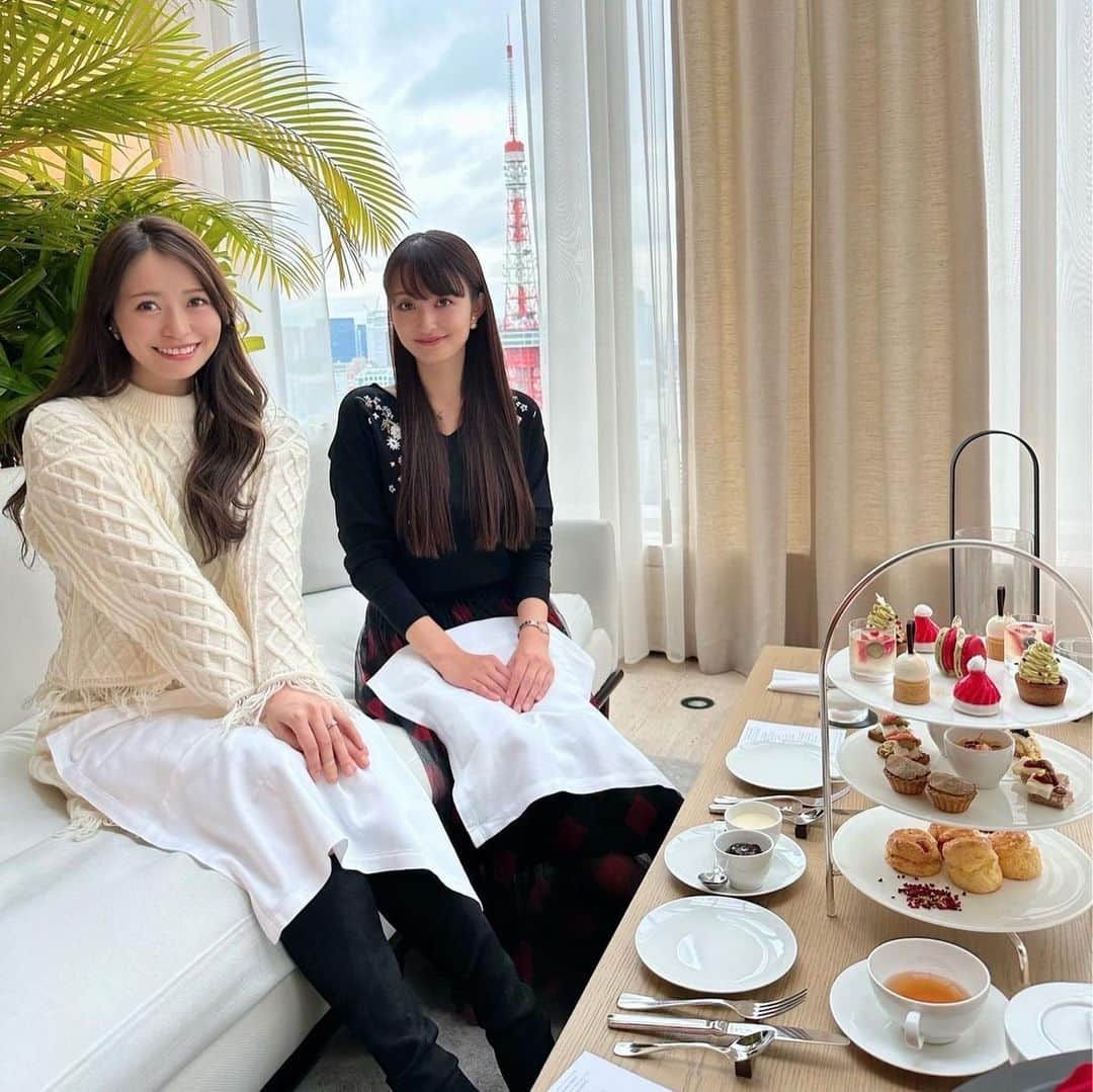 黒澤ゆりかのインスタグラム：「楽しみいっぱい12月⭐️  去年の12月もエディションでお茶してて恒例になりそう☺️  さっそくクリスマスバージョンになってて可愛いかったです🎄🦌  今月はお引越しの準備もあるのでバタバタしつつ色々と22年の思い出作りたいと思います😆  今年もあと1ヶ月！  どこかでふわりしようと思います🙋‍♀️  何色のスカート希望ですか？？笑」