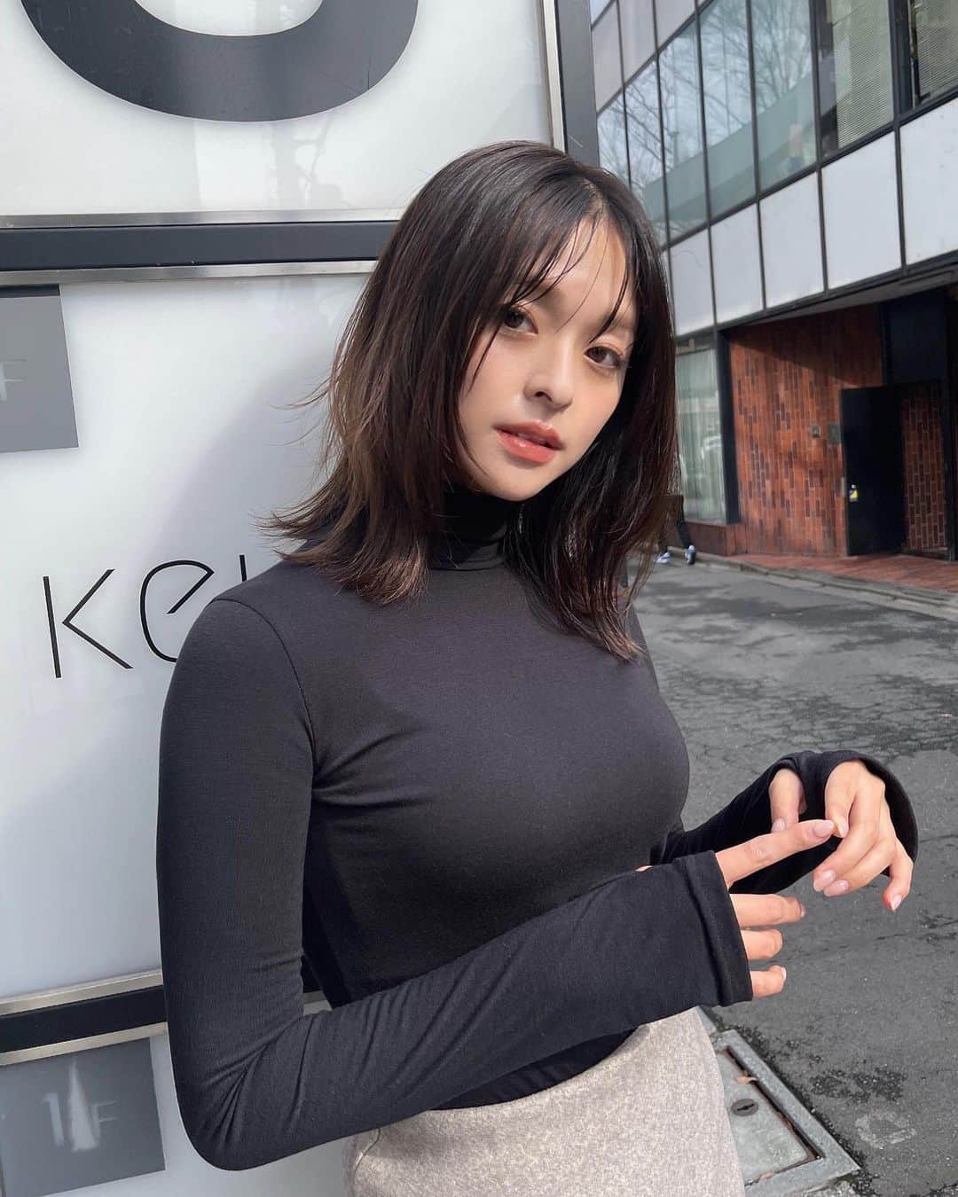 かおりのインスタグラム：「・ ・  ラフな髪型が好きだな〜！ あっという間に12月🎄」