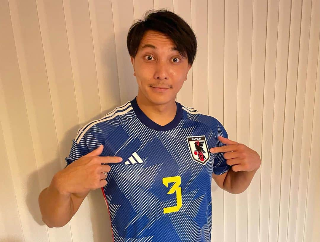 松井千士さんのインスタグラム写真 - (松井千士Instagram)「スペイン戦楽しみや！！ サッカー日本代表頑張れ〜🇯🇵  #ImpossiblesNothing #日本を歓喜で染めろ  @adidastokyo」12月1日 21時34分 - chihito1114