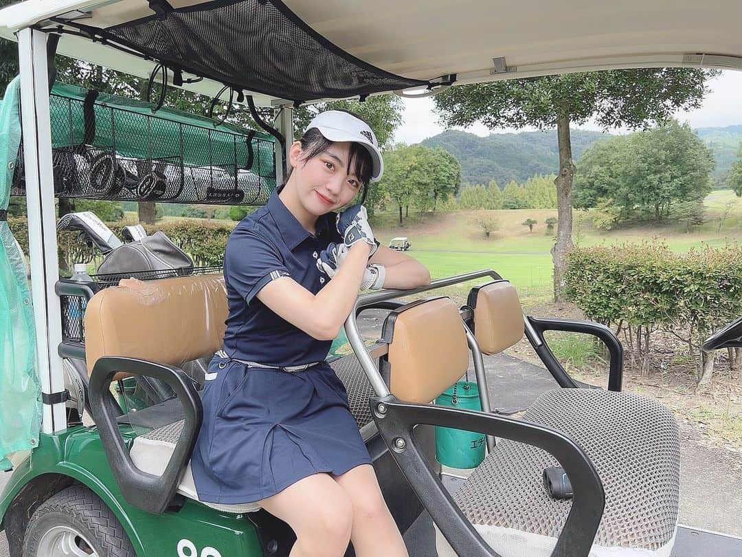 小川千尋さんのインスタグラム写真 - (小川千尋Instagram)「高校時代からのマブと行った夏ゴルフ◎  #ゴルフ#ゴルフ女子 #ゴルフウェア #ゴルフコーデ #ゴルフ好き #golf」12月1日 21時50分 - oga_chi84