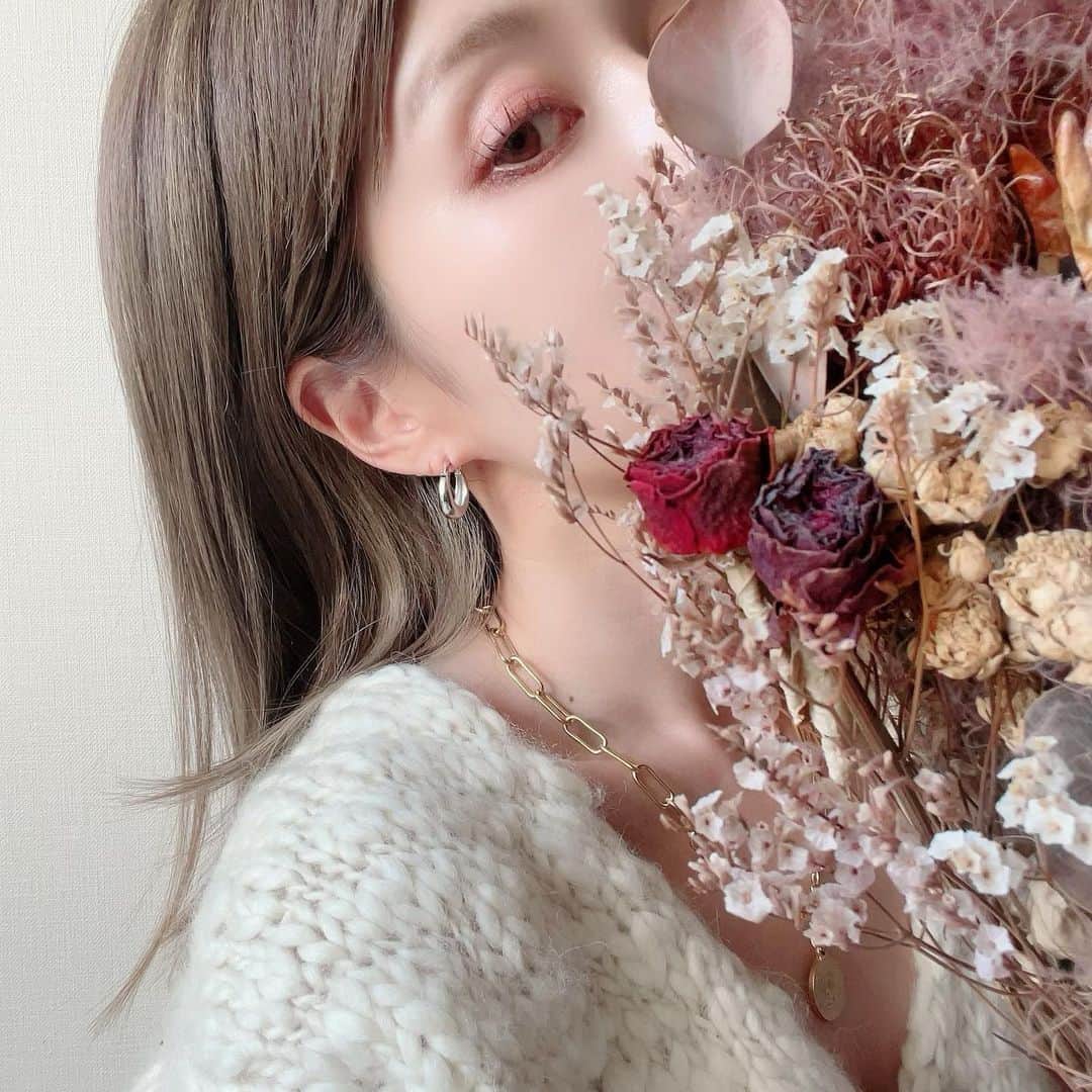*✭ᏋണᎥ✭*のインスタグラム：「ㅤㅤㅤㅤㅤㅤㅤㅤ 皆様にお知らせでございます☺︎︎ ㅤㅤㅤㅤㅤㅤㅤㅤ ストーリーでも匂わせ的な事を何度か書きましたが← ㅤㅤㅤㅤㅤㅤㅤㅤ 金属アレルギーに対応したプチプラアクセサリーを 販売していきます♡ ㅤㅤㅤㅤㅤㅤㅤㅤ @eclacoco_tokyo   ㅤㅤㅤㅤㅤㅤㅤㅤ シンプルでデイリー使い出来るものや コーデのアクセントになるもの等 少しずつセレクトしていけたらと思っています。  皆様のファッションの＋αになったら嬉しいです♡ ㅤㅤㅤㅤㅤㅤㅤㅤ  ㅤㅤㅤㅤㅤㅤㅤㅤ#eclacoco  #エクラココ #金属アレルギー対応 #金属アレルギー対応アクセサリー  #大人シンプル#オトナカジュアル#大人コーデ#着回しコーデ#高身長コーデ #166cmコーデ #骨格ウェーブ#166cm#韓国ファッション#한국패션#プチプラ#プチプラコーデ」