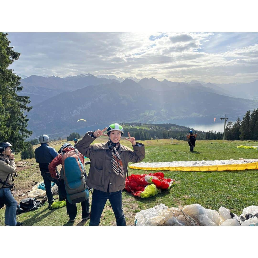 ジョン・ジェウンさんのインスタグラム写真 - (ジョン・ジェウンInstagram)「. Paragliding in interlaken.  Maybe the best experience of my life.🙉  #paraglidinginterlaken  #switzerland」12月1日 22時13分 - jaeeunchung__