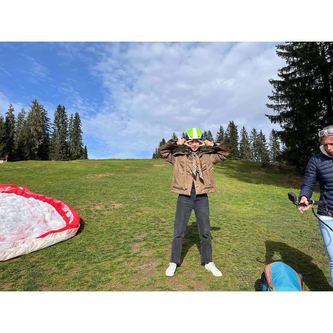 ジョン・ジェウンさんのインスタグラム写真 - (ジョン・ジェウンInstagram)「. Paragliding in interlaken.  Maybe the best experience of my life.🙉  #paraglidinginterlaken  #switzerland」12月1日 22時13分 - jaeeunchung__