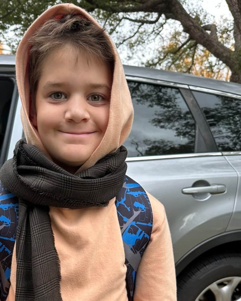 タック・ワトキンスのインスタグラム：「Glimpsing Scooter Harvey on his way to school, Anna Wintour declared the colors for Winter 2023 to be brown plaid and cantaloupe.」