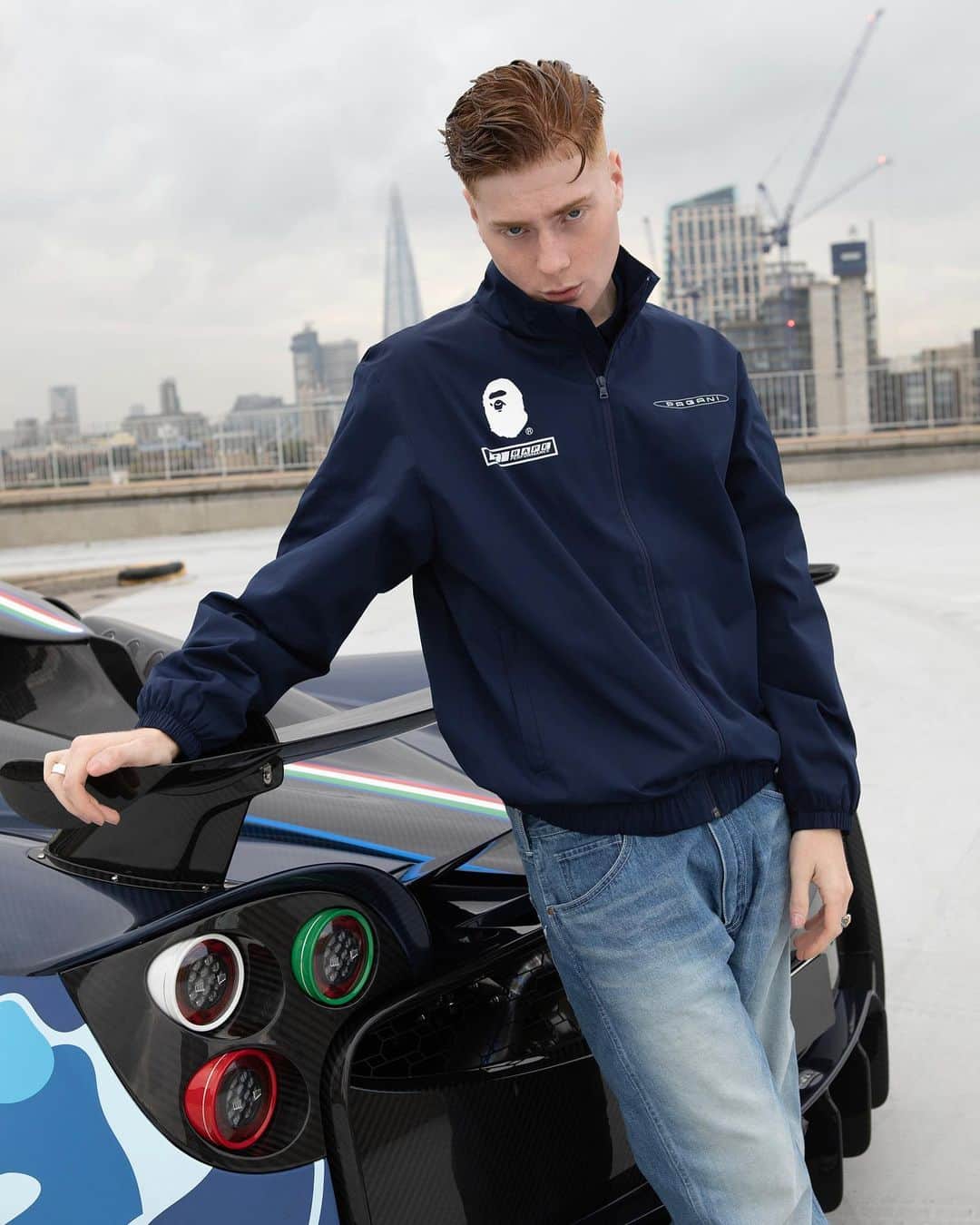 レオ・マンデラのインスタグラム：「back in action for @bape_us & @paganiautomobili 😼💨」