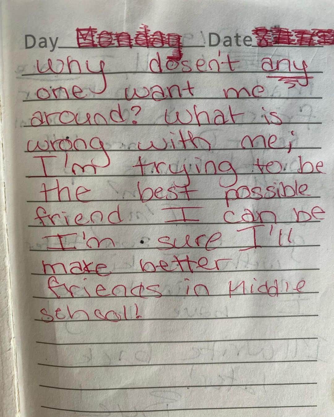 ブルックリン・デッカーのインスタグラム：「I’ve posted this before but oh my goodness I found it again and it’s as hilariously heartbreaking as the last time. 1998, baby.  Update, because so many people need to know what happened with Derek. He DID end up dating me. Because I begged him for weeks. There are later journal entries that say things like “Derek said he’d give me an answer next Thursday.” “Derek said that if Jillian dates his friend Rob, he will be my boyfriend” *the desperation 😩* He was my first make out at middle school madness, I distinctly remember Mo money Mo problems playing in the background. We ended up dating for a handful of months and it ended. We both moved on and I later found a much longer-term boyfriend. Everyone lived happily ever after ❤️」