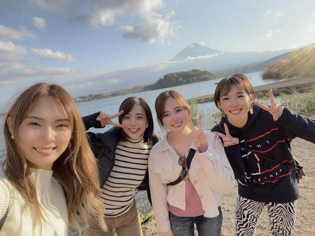 風輝駿さんのインスタグラム写真 - (風輝駿Instagram)「* ⁡ 初グランピング🏕 いつもは海の人ですが 最推しも山が好きな人魚ですし 山の人になってみました ⁡ 同期とも久しぶりにお泊りして なんだか懐かしかったし やっぱ同期大好きだなってなった🥺 いつか宙組同期皆で集まりたいなぁ ⁡ 山もとってもよかったけど 次回は海ね！！！！！w ⁡ ⁡ ⁡ ⁡ ⁡ #宙組 #98期 #同期 #元宝塚歌劇団 #遥羽らら #潤奈すばる #華雪りら #風輝駿 #グランピング #富士山 #河口湖 #ぬい活 #同期しか勝たん」12月2日 15時23分 - shun.721.miki.125