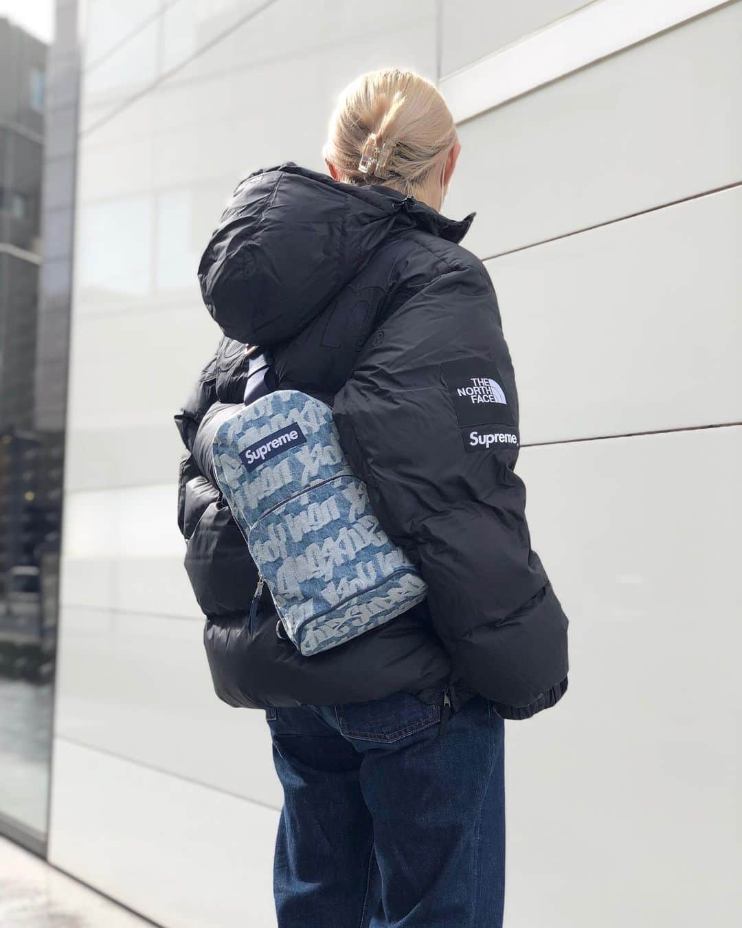 fools_judge_streetのインスタグラム：「SUPREME  ×The North Face 22AW 800-Fill Half Zip Hooded Pullover  22SS Fat Tip Jacquard Denim Sling Bag  サイズ　L モデル　164cm  プロフィール欄より、 オンラインストア商品ページにアクセスできます。 ※その他ご不明点は店頭または、 DMまでお問い合わせください。  如有任何疑问，请在instagram上留言。 欢迎浏览我们的网上商店以及光临我们在原宿的实体店。  For inquiries, please message us on instagram. Please confirm our online store. Thank you.  #supreme #supremeforsale #supremenyc #supremenewyork #supreme4sale #シュプリーム #supremenorthface」