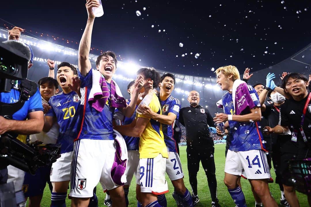 酒井宏樹のインスタグラム：「最高の勝利と次もう一度ピッチに立てる最高のチャンスをみんながくれました。 ⁡ そして今日、スペインに1年前のリベンジを果たしました。 次は4年前のロシアでのリベンジを！ #Qatar2022 #日本代表」