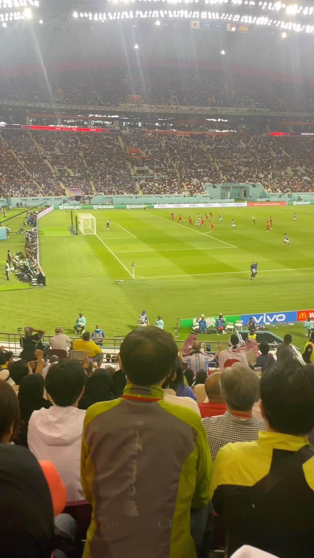 りゅートリックスのインスタグラム：「I REALLY CAN’T BELIEVE IT🇯🇵🇯🇵🇯🇵🇯🇵 Beat Spain 2-1 and made it to the tournament! We did ittt😭😭😭😭 ・ ・ 凄すぎる。ただただ凄すぎる。こんな奇跡を2度も目にしてしまっていいのか。 ・ #w杯 #ワールドカップ」