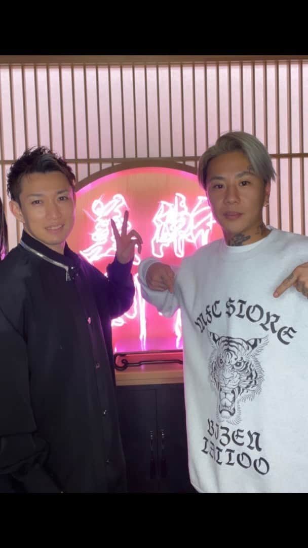 彫師美漸のインスタグラム：「銀太NEWタトゥー🔥 @bizenart_tattoostudio ・ こちらのTiger CREWNECK/BizenT-shirtは明日からの【京都イベント(12/3〜4)で発売🙌】 ・ 他にも新作が発売されるので是非✅ ・ #京都 #mfcstore #root2 刺青 #彫師 #美漸 #彫師美漸 #表参道 #原宿 #原宿タトゥー #タトゥー #東京タトゥー #Bizenarttattoostudio #tokyo #tattoo #art #fashion #bizenart #bizen #문신　#Bizentattoo  #tattooer #tattooist #tattooartist #tattooart #tattoostudio #japanesetattoo」
