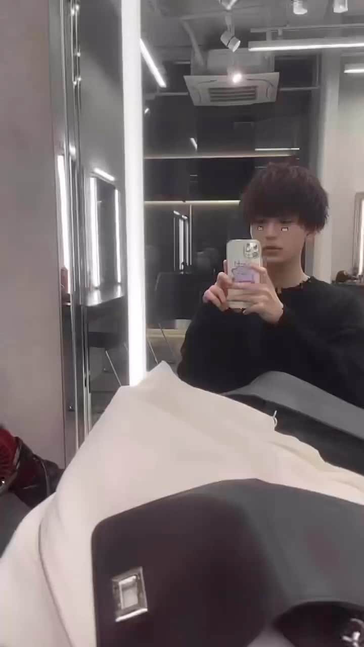 のインスタグラム：「上げ直しごめん🙏🏻  撮影の間〜📷  likeplz   #lipps  #lipps渋谷  #syn  #美容室  #l4likes  #l4l  #サロモ #f4f  #いいね返し  #beautiful  #お洒落さんと繋がりたい  #イケメン #モデル募集  #被写体になります  #モデル  #フォローバック」
