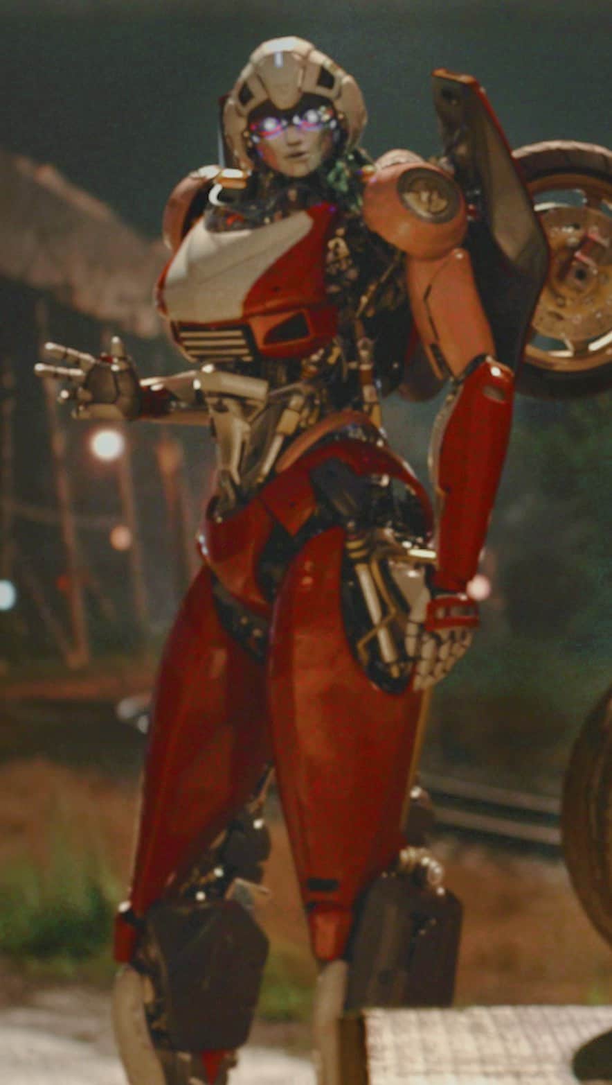 リザ・コッシーのインスタグラム：「been ready for this one to 𝗿𝗼𝗹𝗹 𝗼𝘂𝘁 • in disbelief of my own autobodyody as Arcee in #Transformers: #RiseOfTheBeasts coming to theaters June 9, 2023」
