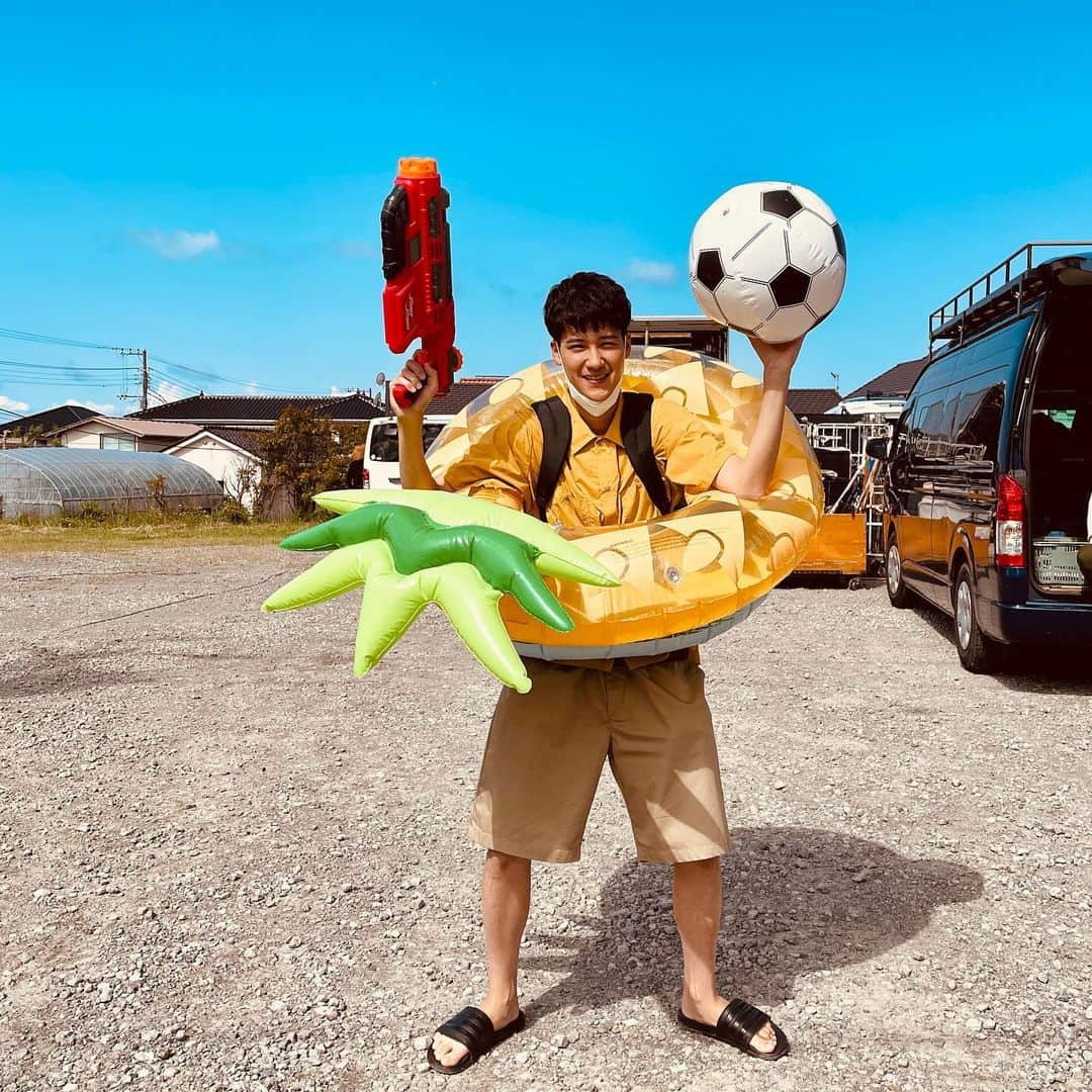 葉山奨之のインスタグラム：「ワールドカップ⚽️も盛り上がってますが、 どうやら#シコふんじゃった！も盛り上がってるみたいです！ 合宿編スタートしています。写真は夏満喫しまくりです〜 皆さん観てくれましたか？ #disney #disneyplus  #sumodosumodont」