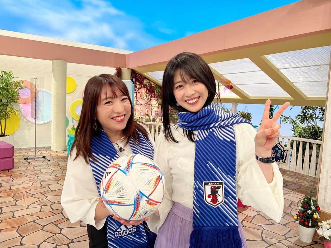 虎谷温子のインスタグラム：「本日の#すまたん ゲストは、元・日本テレビ社員の鈴木美穂さん📺 ミヤネ屋やスッキリでご存じの方も多いのではないでしょうか✨ 実は…同い年なんです！ なんだかすごく楽しかったです。 あとで見返した時に、いつの写真かすぐにわかりそうな、サッカー色の強い一枚⚽️」