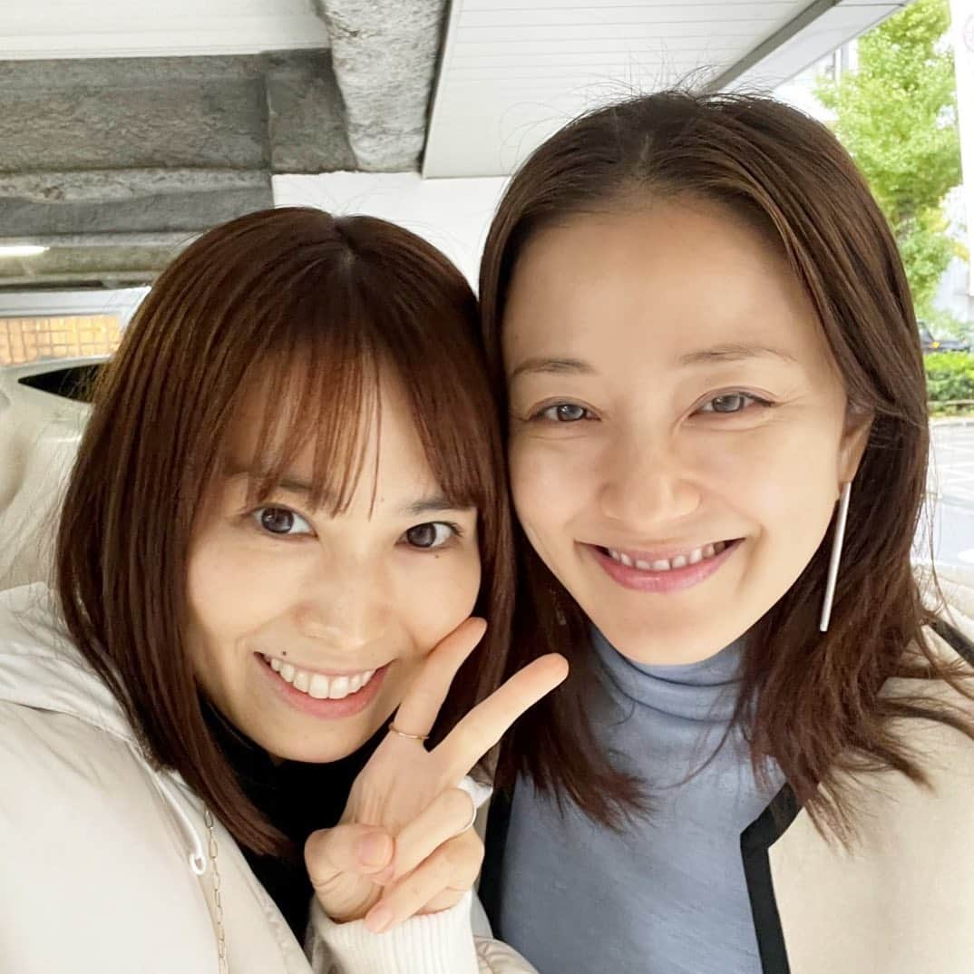 中越典子さんのインスタグラム写真 - (中越典子Instagram)「かわいい妹のような市川由衣ちゃん♡ 出会いは14年も前かしら、、、w 赤川次郎ミステリー 4姉妹探偵団というドラマでした。長女が私、次女が加藤夏希ちゃん、三女が由衣ちゃん、末っ子が夏帆ちゃん。 きゃっきゃしていたな、あのころ。  勝手になつかしみ♡でした  #市川由衣#夏帆#加藤夏希#姉妹」12月2日 13時47分 - nakagoshi_noriko.official