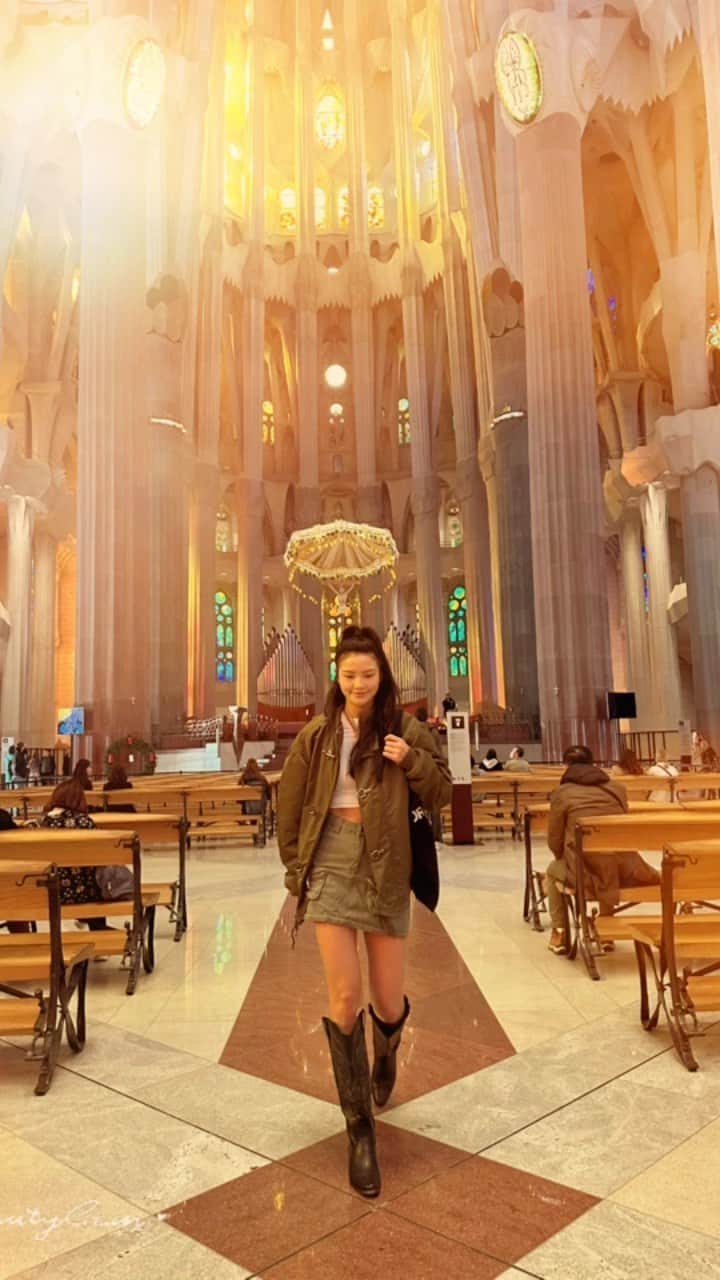 Janie W.のインスタグラム：「Part 1 🇪🇸 🥰 ( I’m not so great with reels 🫣)」