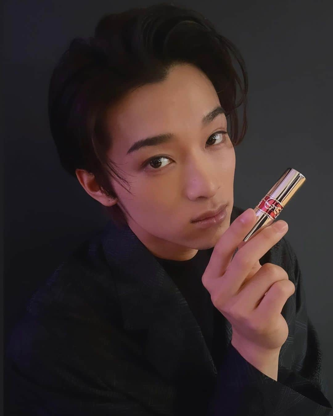 松本怜生さんのインスタグラム写真 - (松本怜生Instagram)「12月1日にオープンした"YSL BEAUTY VIRTUAL GIFT BOUTIQUE"  期間限定で12月25日まで新しいバーチャルでのショッピング体験ができます。  僕はルージュ ヴォリュプテ キャンディグレーズ2を紹介させていただきました！  ぜひチェックしてみてください   #YSLバーチャルギフトブティック  #ルージュヴォリュプテキャンディグレーズ」12月2日 18時00分 - gd_leo_peace818