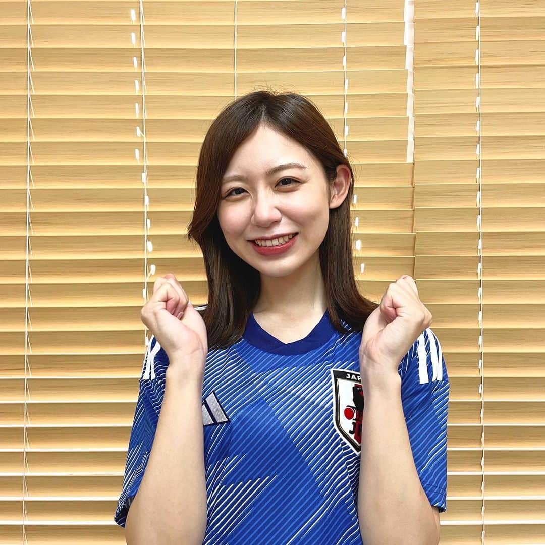 のインスタグラム：「今朝のめざましテレビにて サッカークラブの子どもたちと一緒に 中継をしました！  勝利の興奮冷めやらぬまま… 感動をありがとうございます🥲⚽️  子どもたちもお母様お父様も、 朝早くから元気にありがとうございました✨  #めざましテレビ」