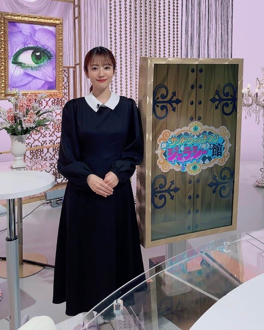 滝菜月のインスタグラム：「ジェラシーを抱いてしまう人はいますか？ “サンドウィッチマンのジェラシーの館”は ゲストが嫉妬している相手を招いて、 その人の努力や工夫を聞き出す番組です☺️👏 ⁡ 人は人、自分は自分。と思いたいけど ついつい羨ましく思うこと、あるある🤫 それだけ魅力的な人ってことだから、 そこから学ぶべきことは沢山あるんですよね。 ただ嫉妬するんじゃなくて、学びに変換できる楽しい番組でした🎶 ⁡ 私はMCサンドウィッチマンさんの執事役として進行を担当しています。 役的にあまり笑わないようにしていたけれど、堪えるのは無理でした。笑 ⁡ 今夜24:35〜25:04放送です📺是非✨  #サンドウィッチマン さん #EXIT さん #大沢あかね さん #大島由香里 さん #蛙亭中野 さん」