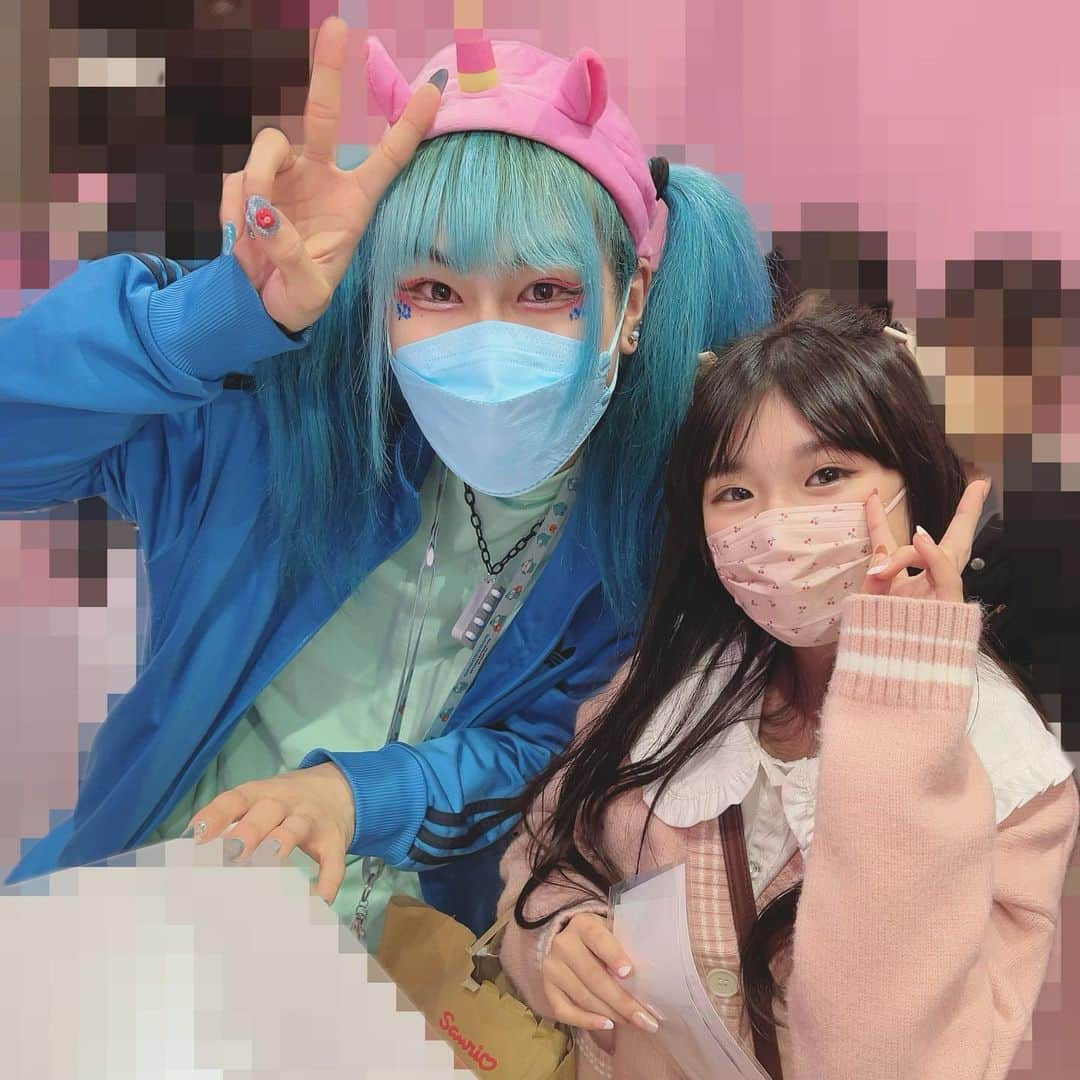 ゆわももチャンネルさんのインスタグラム写真 - (ゆわももチャンネルInstagram)「だーごくん神対応でした💙 会えて緊張してるももわ、本当は心の中は叫んでたらしい笑  子供たちみんなに優しくて すごいなぁ〜って思いながら 並んでた☺️ 本当ありがとうございました❤️  #竹下パラダイス  #だーごくん  #ゆわももチャンネル  #ベビタピトーキョー  #ももわ #初めて #撮影帰り」12月2日 19時30分 - atsumi.y_m