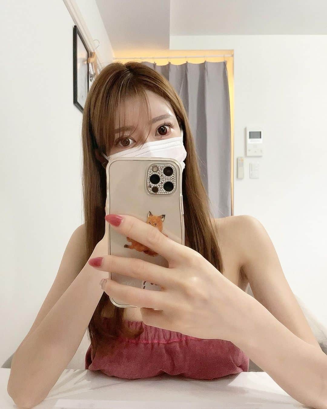 のインスタグラム：「最近のバストケアは @via_bustup で🦙🤍  before⇨after(2枚目) 見てもらえると めちゃくちゃ分かりやすい🥹🌸✨  ボリューム ハリ 柔らかさ  自分でケアするだけじゃ 限界があるので プロの手借りるのが 一番🧚🏻‍♀️💖🫧  #バストケア #バストアップ #バストアップサロン #育乳」
