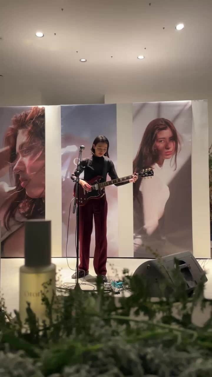 エリーローズのインスタグラム：「@juliashortreed special live at Otonë POPUP EVENT 2022.12.2  ■Otonë POPUP EVENT■  日時：12/2(金) - 12/4(日)  Date: 2022.12/2-12/4 12/2 Fri 12:00- 21:00 (Reception Party 18:00-21:00) 12/3 Sat & 12/4 Sun 12:00- 20:00  場所：5450 The Gallery @5450thegallery 住所：東京都港区南青山5-4-50 2F」