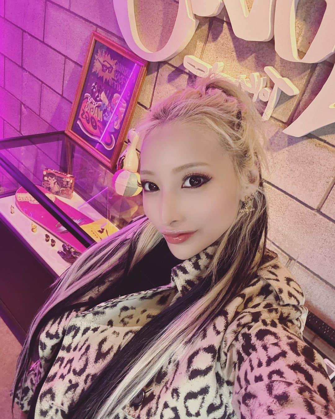 加藤紗里さんのインスタグラム写真 - (加藤紗里Instagram)「タトゥースタジオロコス、ジャグアの撮影にやってきた🤍」12月2日 19時45分 - katosari