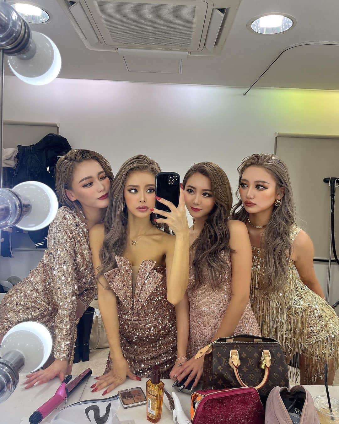 のインスタグラム：「キラキラガール💗💗 nutsの若手組に囲まれて🥺💖」
