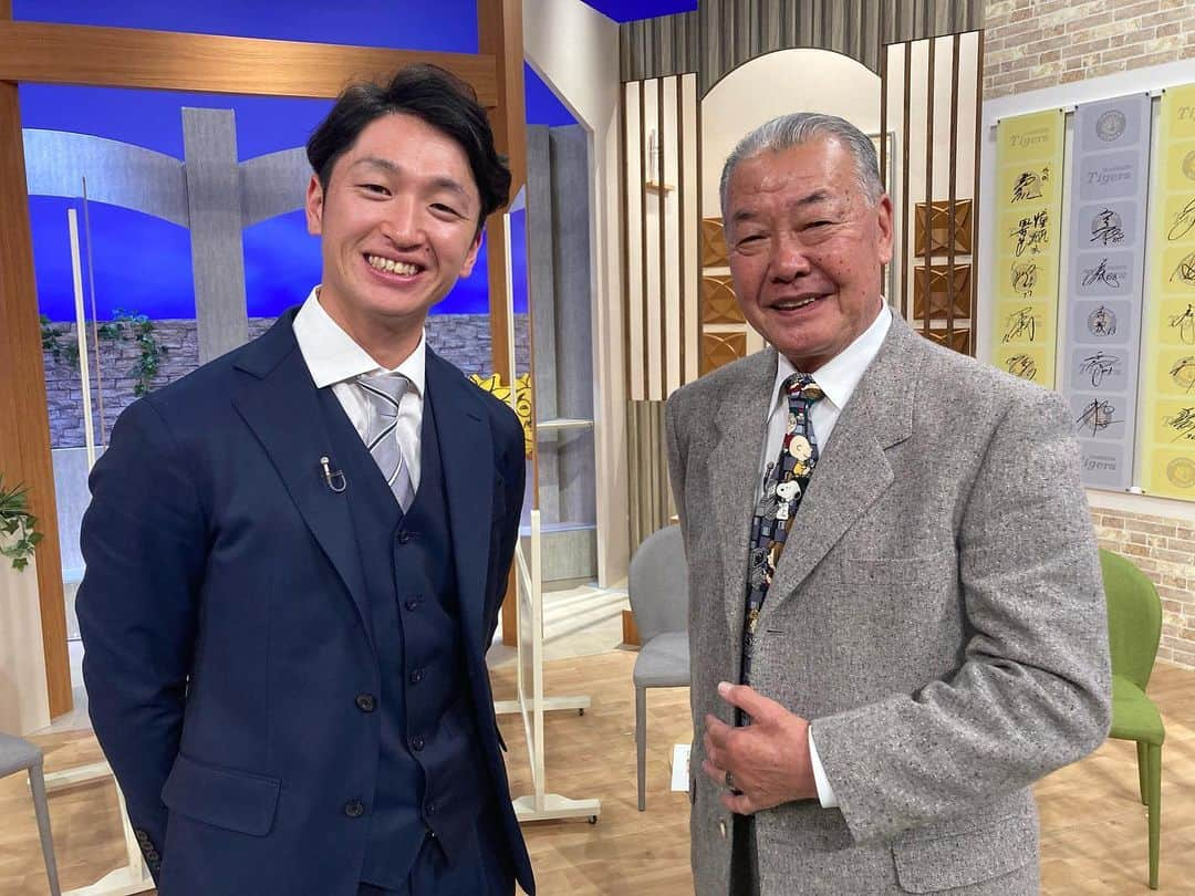 阪神タイガースさんのインスタグラム写真 - (阪神タイガースInstagram)「この後#近本光司 選手がサンテレビ#熱血タイガース党 に生出演します！ぜひご覧ください！ #近本光司 選手 #福本豊 党首 #セリーグ盗塁王 #世界の盗塁王  #熱血タイガース党 #4年連続5回目の出演 #阪神タイガース」12月2日 19時52分 - hanshintigers_official