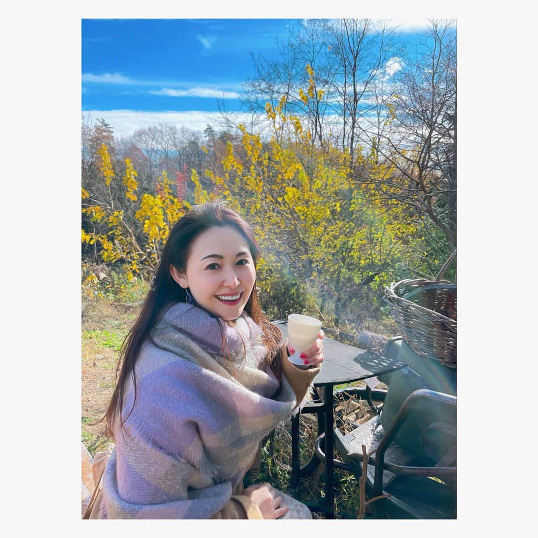 真野みづほのインスタグラム：「【Forest🌲🍃🍁】  森へと再野生化し、人々は再自然化となる「Rewilding」がコンセプトのcamino natural Labへ🌲✨  「自然を呼び戻す香り」をテーマに 「Rewildingの森」に手を添え 食べられる森「food forest」をつくる🌲🍁🍃✨  ここで暮らす生物と共に育みながら、 全てが循環する仕組みづくりに感動🫶🏻💖  100年後を見据えて、創られた森🌲❤️  #forest  #森  #nature  #自然  #rewilding」