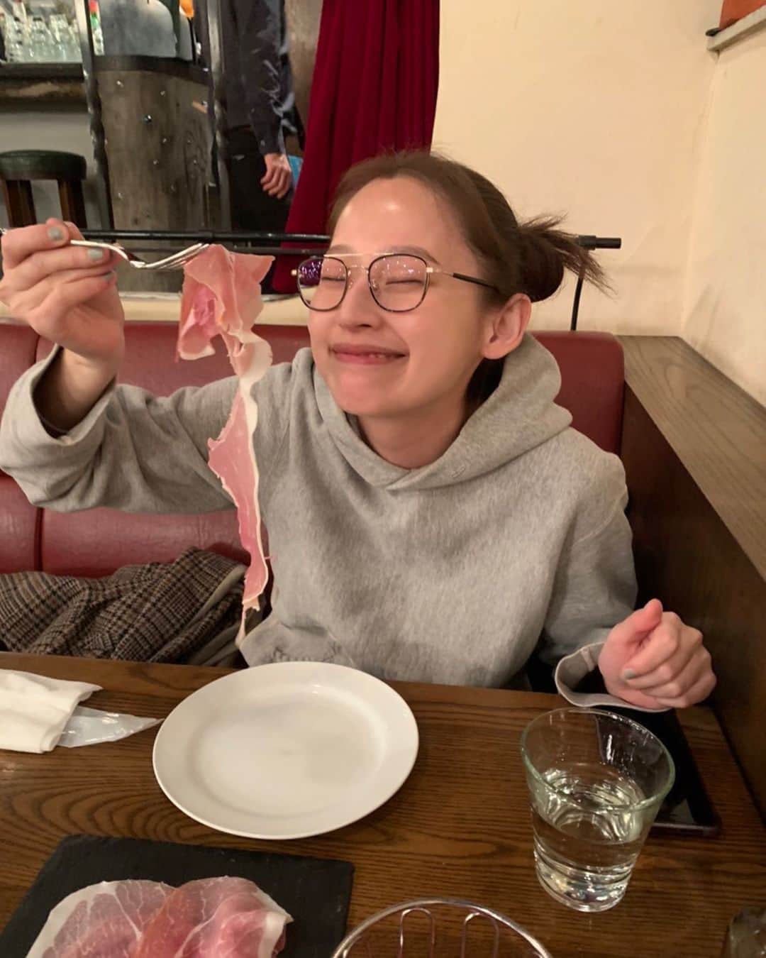 のインスタグラム：「主演映画「うぉっしゅ」 【ソープ嬢がおばあちゃんの介護をすることになる】制作応援プロジェクト！残り26日！  いよいよ大詰めとなってまいりました・・ 一番低価格で【1900円】からご支援可能です！ よろしくお願い致します。  生ハムはうまいよな・・  motion-gallery.net/projects/sopoba ▲~12/28(水)締切▲」