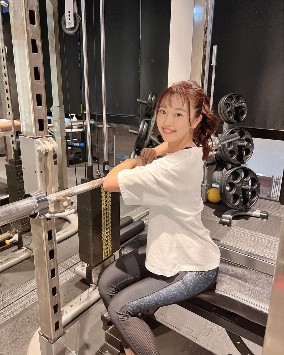 萩原菜乃花のインスタグラム：「今月からRIZAPに 通うことにしたよー！！🏋️‍♀️🤍  カウンセリングをしてもらって 私は脂質も摂りながら筋肉量を増やす トレーニングにしました！  歩き方、立ち方の癖を教えてもらえたり 私にあったトレーニングをしてもらえたの！！  筋肉痛も楽しい🤣 美ボディ目指してがんばろーう！！  RIZAPが気になった方はコメントやDM待ってます😌 #フィットネス#トレーニング#筋トレ#ダイエット#rizap#ライザップ#ボディメイク#ライザップ女子#ダイエット記録#低糖質#筋トレ女子#トレーニング女子#ゴルフ#ゴルフ女子#トレーニングウェア#セーラームーン#ジム#パーソナルトレーニング」