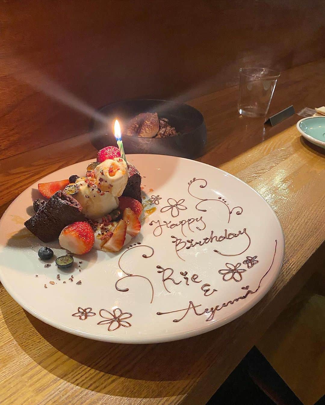大場あゆみさんのインスタグラム写真 - (大場あゆみInstagram)「Birthday dinner ‪⸜‪‪︎︎︎︎︎☺︎‪⸝‬‪‪ ⁡ ⁡ 休日に大好きな高校の先輩と 誕生日ディナーしてきた☺️ ⁡ ⁡ ⁡ 📍Laugh（目黒） ⁡ 昨年友人と行ったらとっても美味しくて、 また行きたい！と思っていた目黒のビストロ🥂 ⁡ マンゴーとゴルゴンゾーラソースの黒ごまのニョッキが 特にお気に入りです𓂃 ⁡ ⁡ ⁡ ⁡ ⁡ ⁡ ⁡ ⁡ ⁡ ⁡ ⁡ ⁡ ⁡ ⁡ ⁡ ⁡ ⁡ ⁡ ⁡ ⁡ #birthday #birthdaycake #happybirthday #tokyo #dinner #bistro #wine #meguro #instafood #photo #photography #誕生日 #誕生日プレート #誕生日プレゼント #誕生日ケーキ #誕生日ディナー #お祝い #お祝いプレート #お祝いごはん #目黒 #ビストロ #イタリアン」12月2日 20時45分 - ayumi__oba