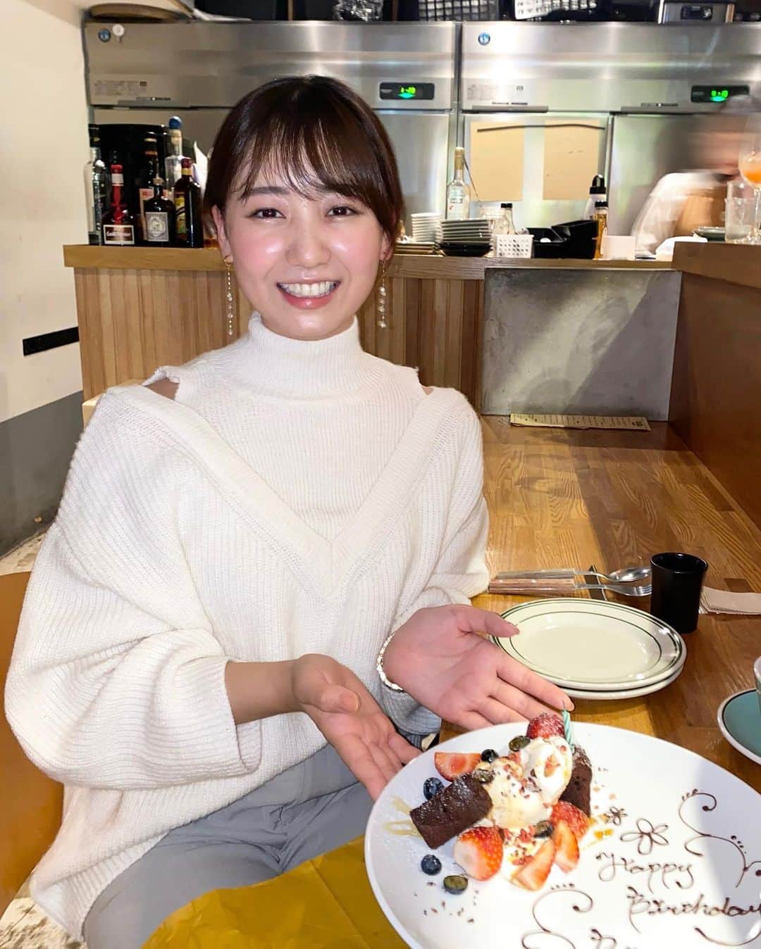 大場あゆみのインスタグラム：「Birthday dinner ‪⸜‪‪︎︎︎︎︎☺︎‪⸝‬‪‪ ⁡ ⁡ 休日に大好きな高校の先輩と 誕生日ディナーしてきた☺️ ⁡ ⁡ ⁡ 📍Laugh（目黒） ⁡ 昨年友人と行ったらとっても美味しくて、 また行きたい！と思っていた目黒のビストロ🥂 ⁡ マンゴーとゴルゴンゾーラソースの黒ごまのニョッキが 特にお気に入りです𓂃 ⁡ ⁡ ⁡ ⁡ ⁡ ⁡ ⁡ ⁡ ⁡ ⁡ ⁡ ⁡ ⁡ ⁡ ⁡ ⁡ ⁡ ⁡ ⁡ ⁡ #birthday #birthdaycake #happybirthday #tokyo #dinner #bistro #wine #meguro #instafood #photo #photography #誕生日 #誕生日プレート #誕生日プレゼント #誕生日ケーキ #誕生日ディナー #お祝い #お祝いプレート #お祝いごはん #目黒 #ビストロ #イタリアン」