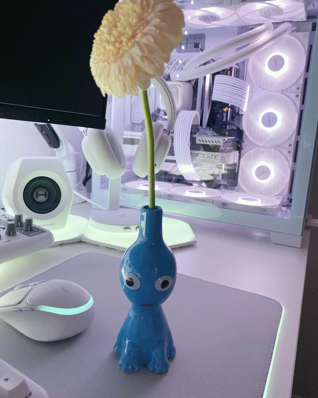 来栖りんのインスタグラム：「お花いけた🌼」