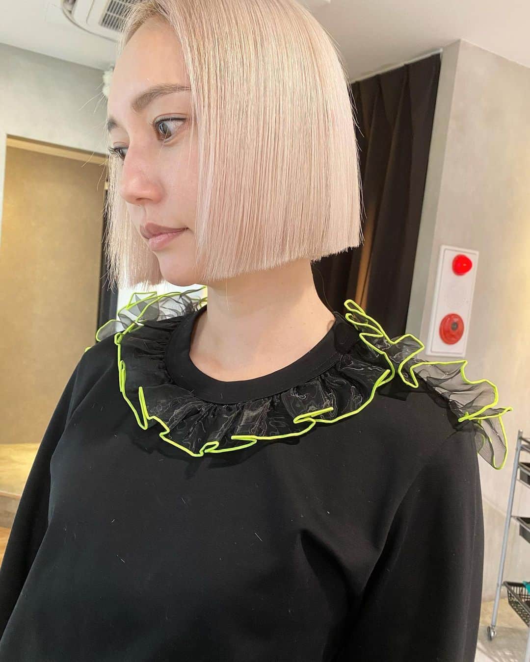 のインスタグラム：「パツっとblond..」