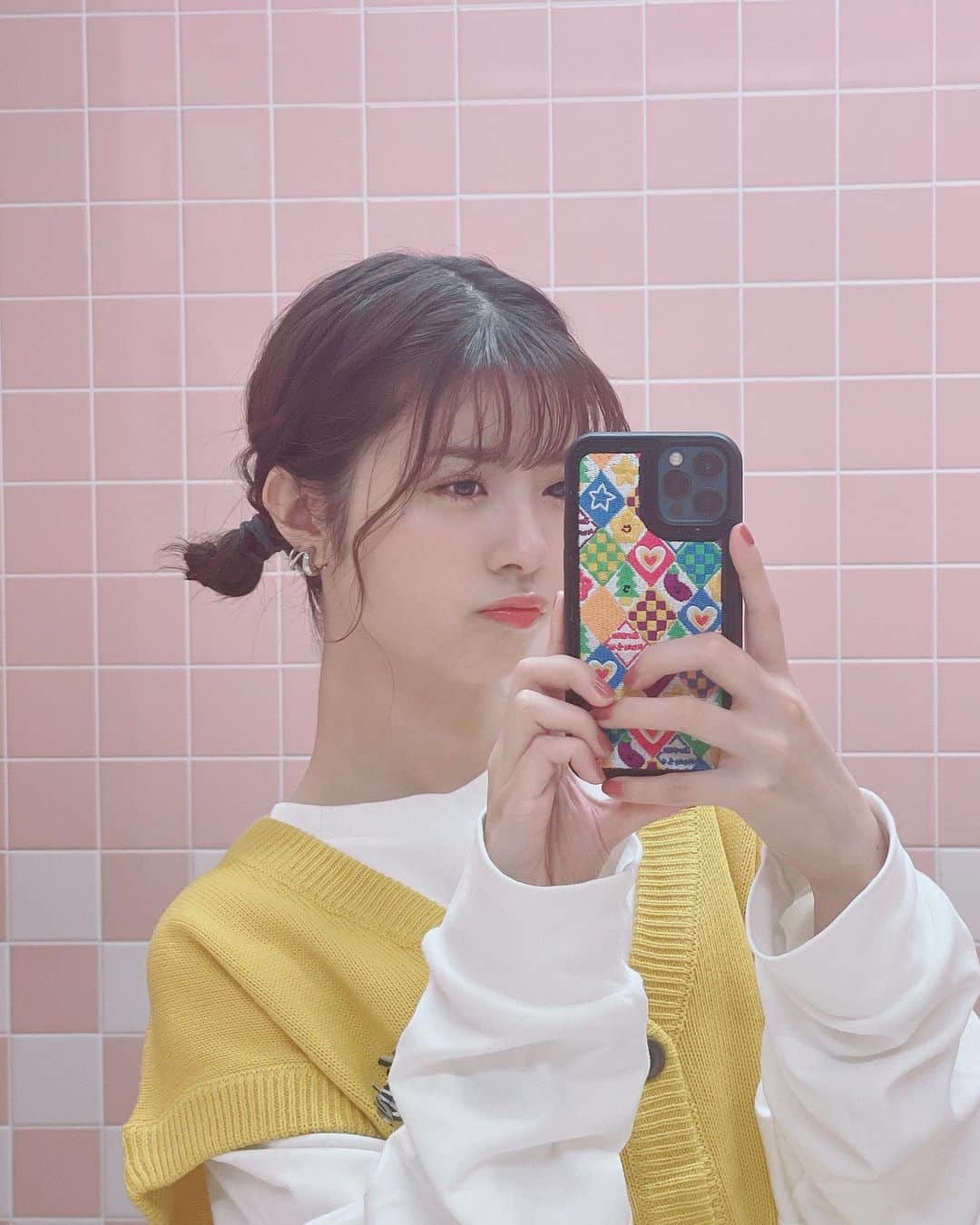 ゆなさんのインスタグラム写真 - (ゆなInstagram)「iPhone変える前の写真😚 12月に入りましたねぇ！ お外が本当に寒い…屋内でも寒いか。 皆さん風邪ひかないように防寒対策しっかりねぇ🥺 私も毎日のように撮影の日々ですが、 頑張りますよォ🔥 みんなも毎日頑張ってて偉い！！ こまめに自分にご褒美あげて 頑張ろうねぇ〜！」12月2日 21時31分 - _yunachannel