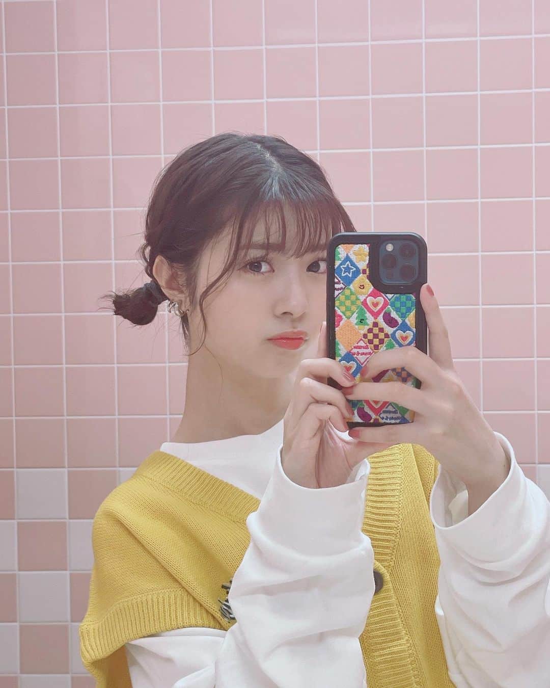 ゆなさんのインスタグラム写真 - (ゆなInstagram)「iPhone変える前の写真😚 12月に入りましたねぇ！ お外が本当に寒い…屋内でも寒いか。 皆さん風邪ひかないように防寒対策しっかりねぇ🥺 私も毎日のように撮影の日々ですが、 頑張りますよォ🔥 みんなも毎日頑張ってて偉い！！ こまめに自分にご褒美あげて 頑張ろうねぇ〜！」12月2日 21時31分 - _yunachannel