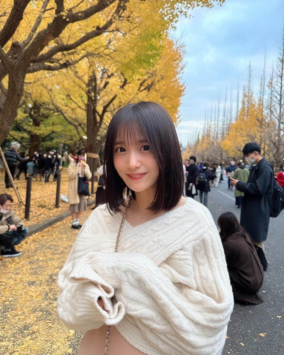 橋本せいなのインスタグラム：「ボブにしました🪄どうかな？  #elsy #idol #アイドル #ヘアアレンジ #ヘアスタイル #私服 #メイク #毎日メイク #カジュアルコーデ #自撮り #girl #cute #beautiful #makeup #happy #picture #selca #you #me #instagood #instagram #insta #likeforlikes #like4likes #followforfollowback #followｍe #follow4followback #japan #japanesegirl #fff」