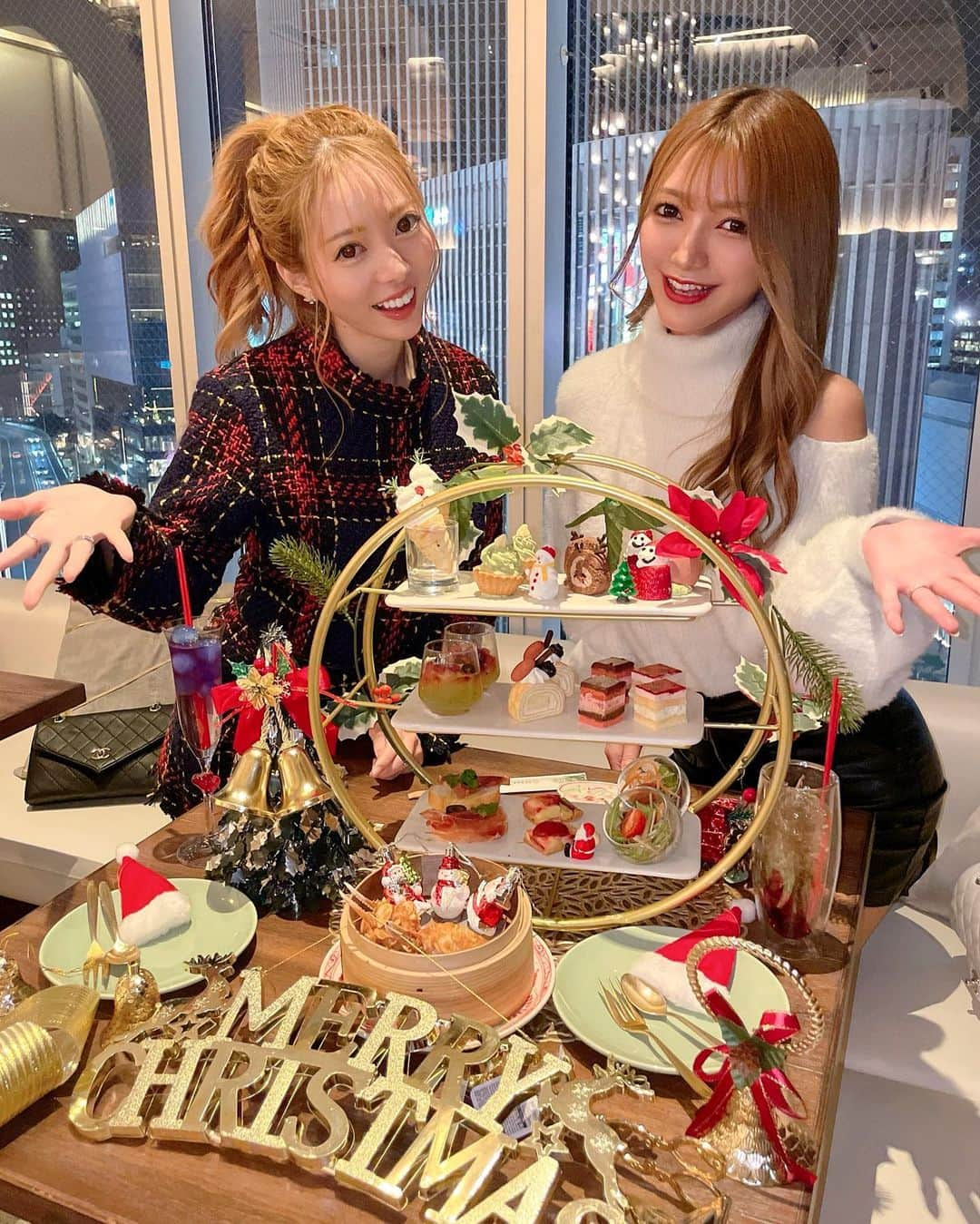 みらたむのインスタグラム：「🦋🦋🦋🦋🦋🦋🦋🦋  久ちゃむ🫶  銀座デートしてきた😉  クリスマスアフターヌーンティー🎂🎄 映すぎ🫠💜  喋りたい事多すぎて時間足りんかった笑 またゆっくり遊ぼな🥰  #アフターヌーンティー #アジアンダイニング #アジアンダイニングseana #クリスマス  #銀座カフェ #銀座ランチ #銀座 #ダンサー #グラビア #グラドル #撮影会 #海外ファッション #みらたむ」