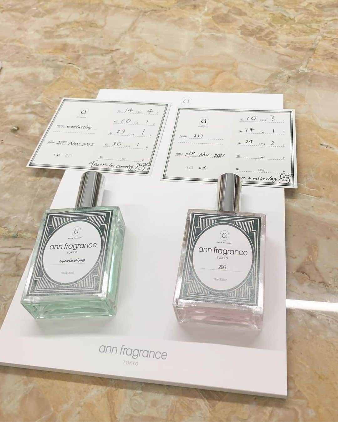 小熊倫実さんのインスタグラム写真 - (小熊倫実Instagram)「🫧🫧🫧 ⁡ 📍 ann fragrance ⁡ ずっとずっと行ってみたかった 世界にひとつだけの自分の香り創りができるお店🧴🫧 ⁡ いっぱいの色んなコンセプトの香りがあって 自分のすきな香りを絞っていくのだけれど ⁡ 友達ちゃんと一緒に見事に全部柑橘系のものを選んでいて 目に見えて自分の好みが知れるの面白かった､､👵🏻💡！ ⁡ 香りも香水の色もキャップの色も ラベルの名前も字体も自分で決めれて 終始わくわくしっぱなしだった🐶 ⁡ あとねこの番号書いてある紙で おそろいの香り創れちゃうらしい☺️🫶🏻ふふふ 10番の香りが好きすぎました🍑 ⁡ #annfragrance #アンフレグランス #香水作り #🫧 #💐 #🍊」12月2日 23時10分 - tsugumi_oguma2929